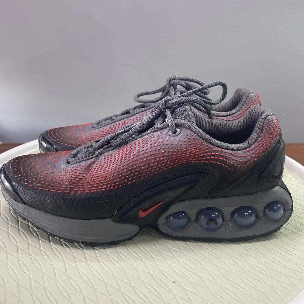 Nike Air Max‎ DN Men's Grey University Shoe Black/Red Running Sneakers Sz.10 EUC